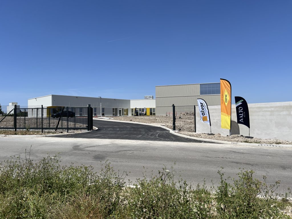 Colas à Saintes porte entrée principale